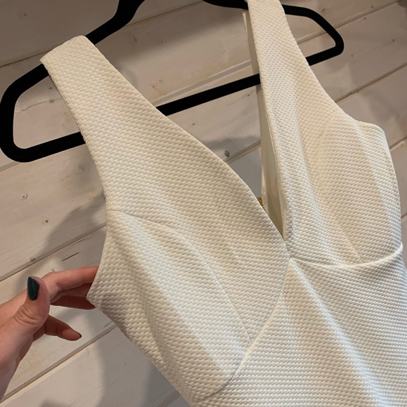 SUNDAYS | Stunning White Dress - Picture 2 of 8